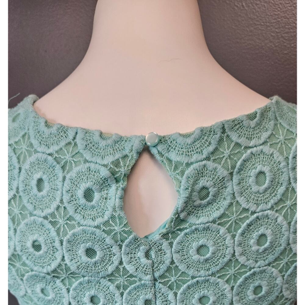 Banana Republic Teal Sleeveless Eyelet Lace Scoop neck Top sz Small - Picture 3 of 6